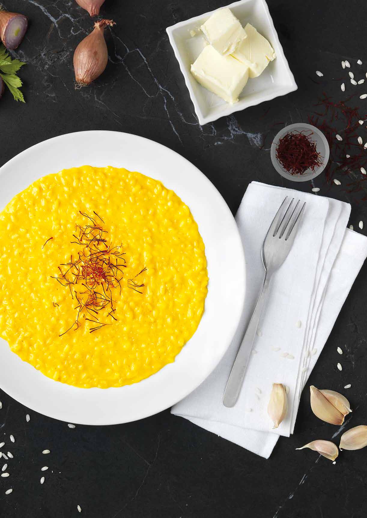 Saffron risotto plated with its ingredients